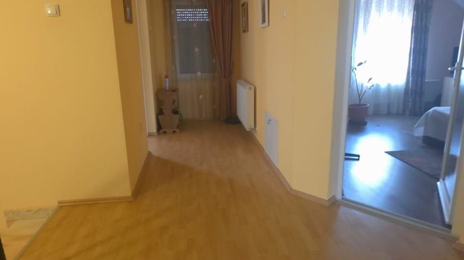 Casa langa Blue Sky cu panouri solare, garaj si terasa mare - Poză 12