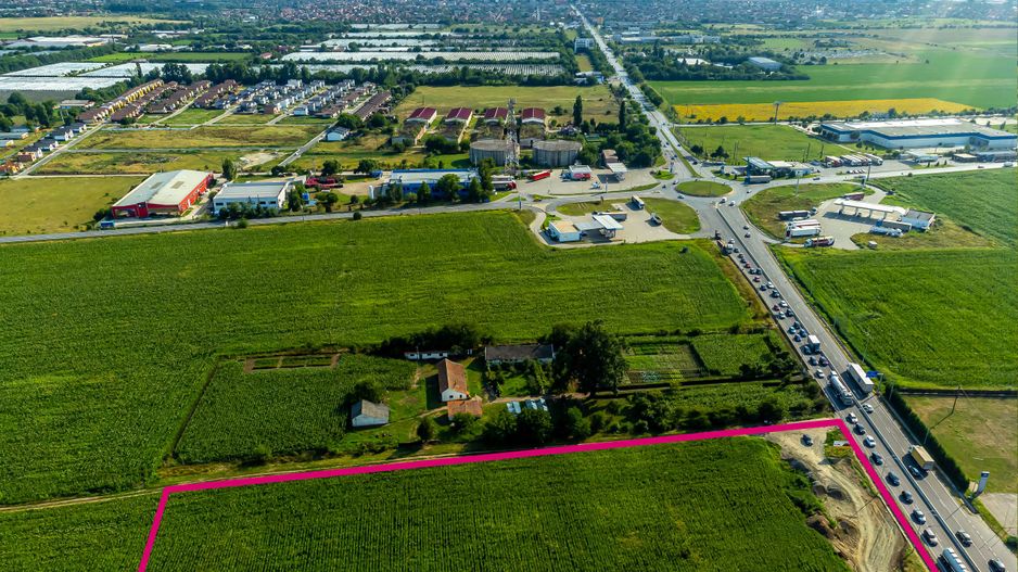 Teren vis-a-vis de reprezentanța Ford Arad - Poză 1