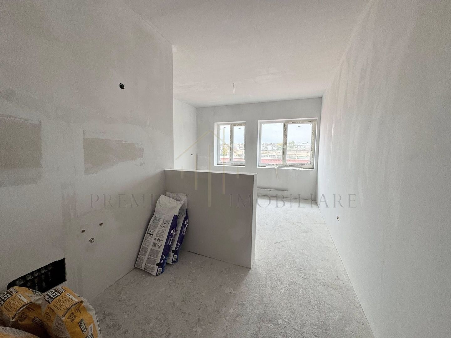 Oportunitate unică de investiție – Etaj complet de vânzare în Onești - Poză 9