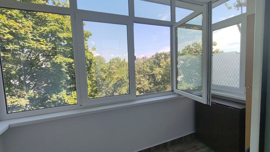 Apartament renovat 2 camere SD 49 mp Podu Ros 92000 euro - Poză 8