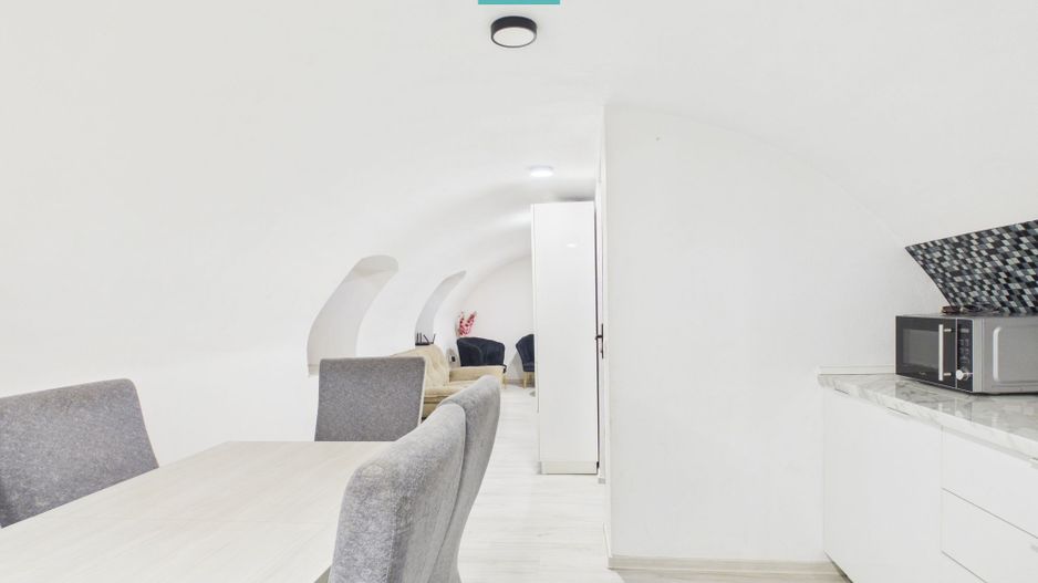 Apartament spațios cu 3 camere, zona centrală - Poză 4