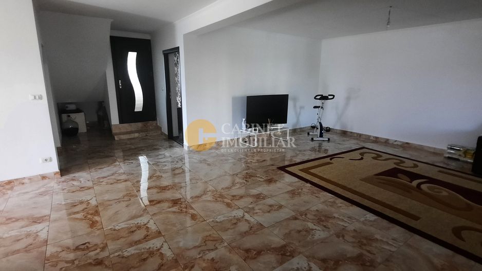 🏢 CASĂ SPAȚIOASĂ VALEA ADÂNCĂ - Oportunitate Versatilă! 🏢 - Poză 3