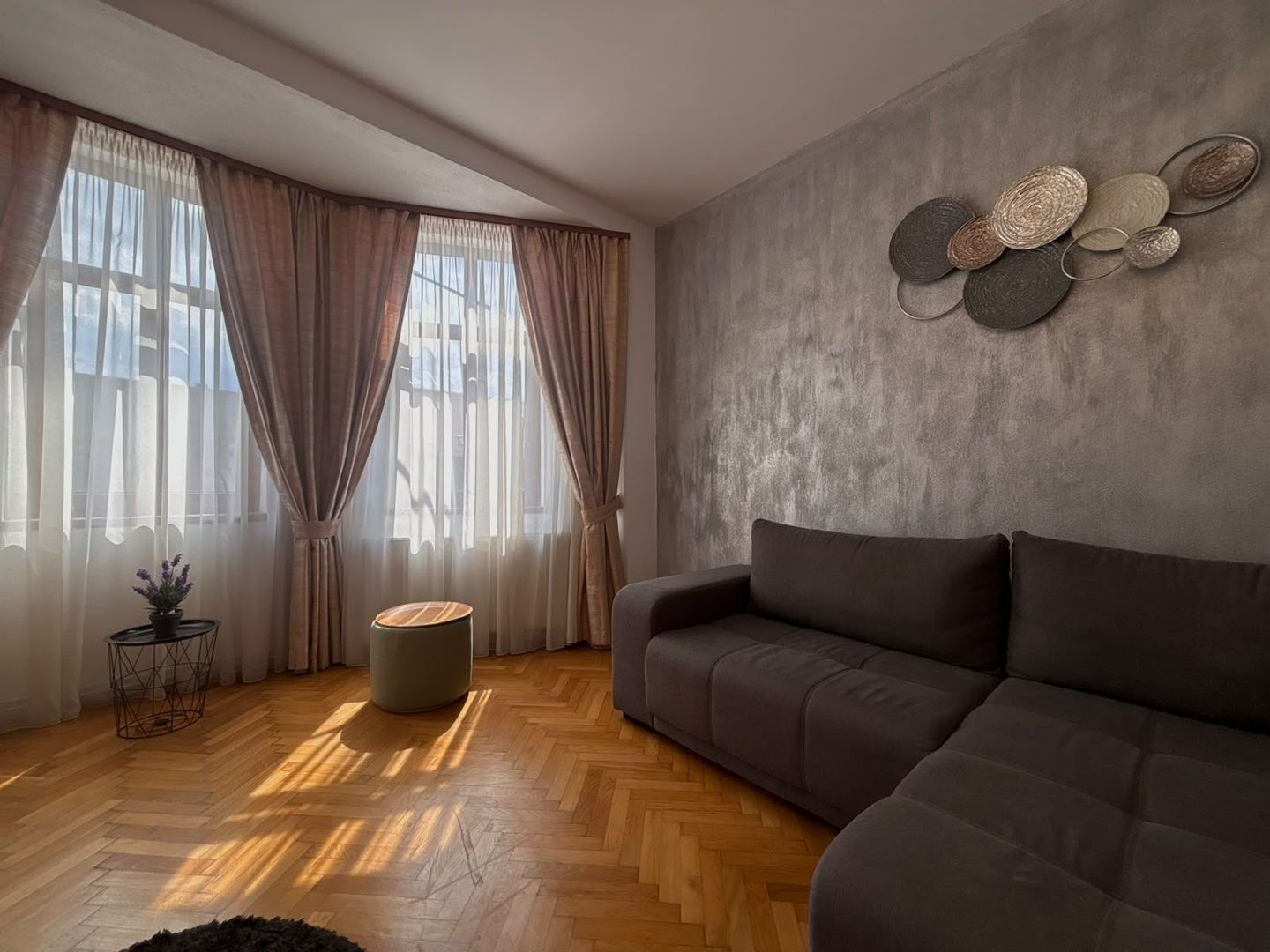 Apartament modern și elegant în zona Centrală - Poză 1