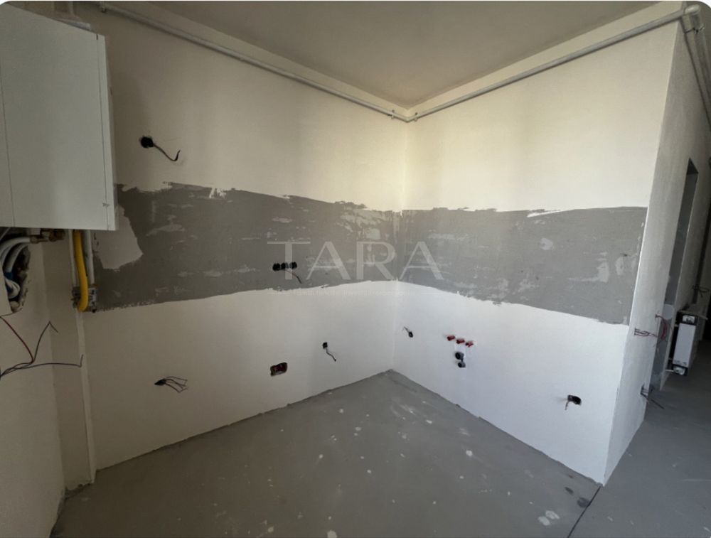 Apartament cu 3 camere, două băi, balcon, aproape de Parcul Poligon. - Poză 1