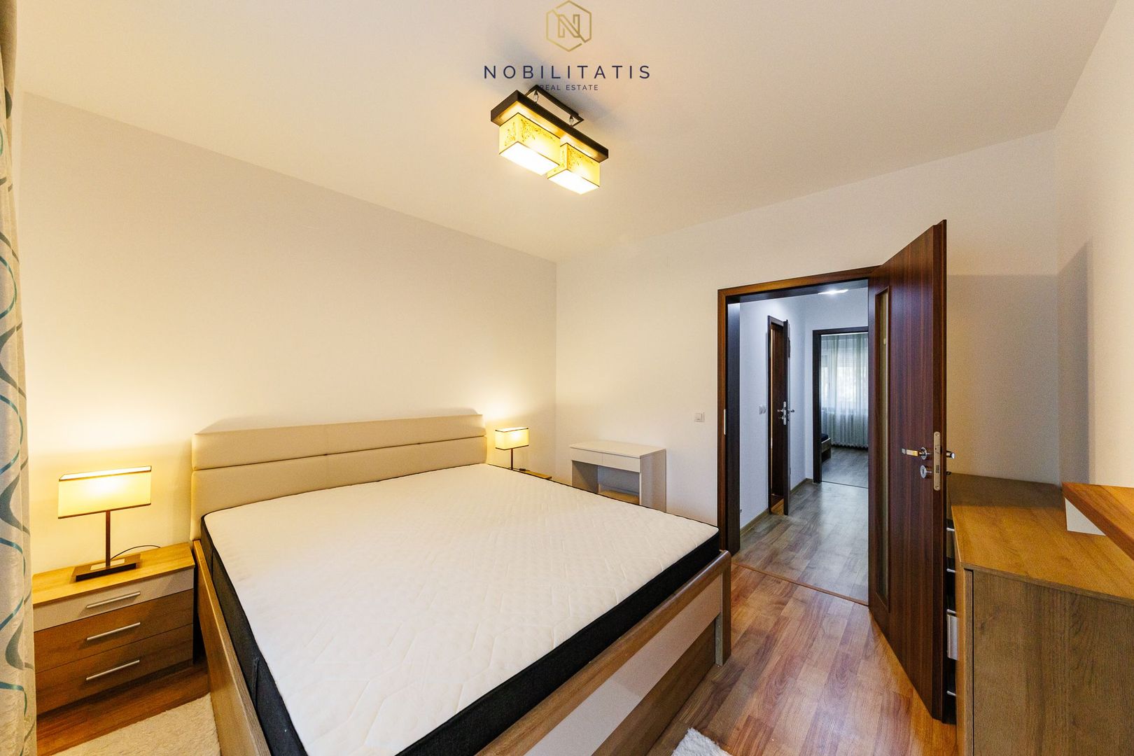 Un apartament cum rar găsești, în centrul orasului | 4 camere & 2 bai - Poză 33