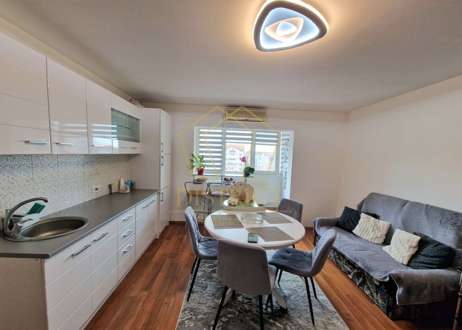 Apartament deosebit cu 3 camere | Calea Sagului - Poză 1