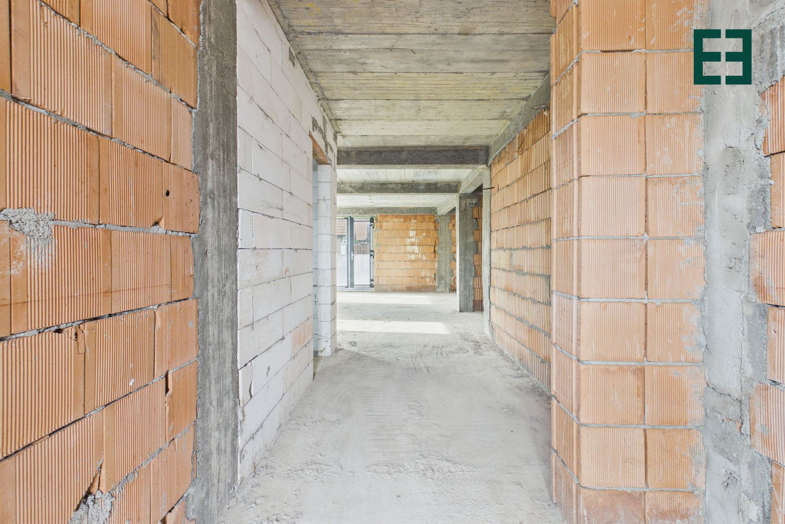 Casă nouă cu 4 camere și teren de 445 mp  - Vladimirescu - Arad - Poză 6