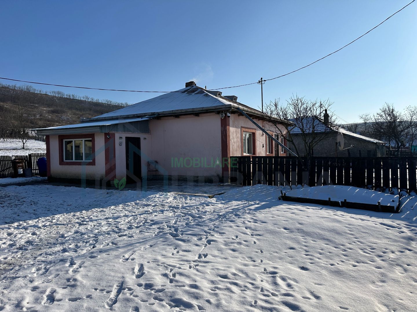 Casă și teren de vânzare în județul Iași - Poză 1