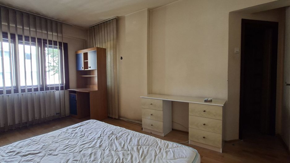 Apartament cu 3 camere - zona semicentrala - Poză 19