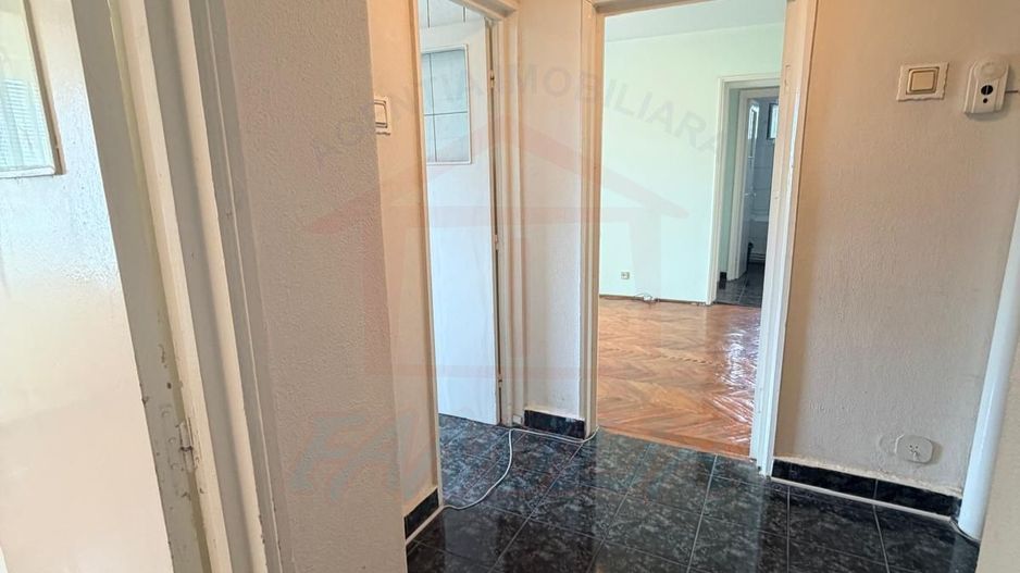 Vanzare apartament cu 4 camere in Micro 13, etaj 3, pret 65 000 euro - Poză 16