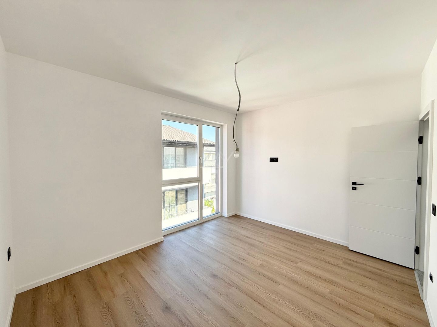 Ap pe 2 niveluri. 4 camere, 2 bai. 2 locuri de parcare. - Poză 11