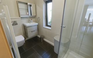 Proprietate Premium cu Două Case și Piscină în Hemeiuș - Poză 21