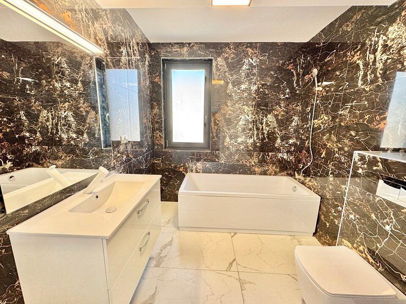 Vila cu bucatarie inclusa -otopeni central - Poză 12