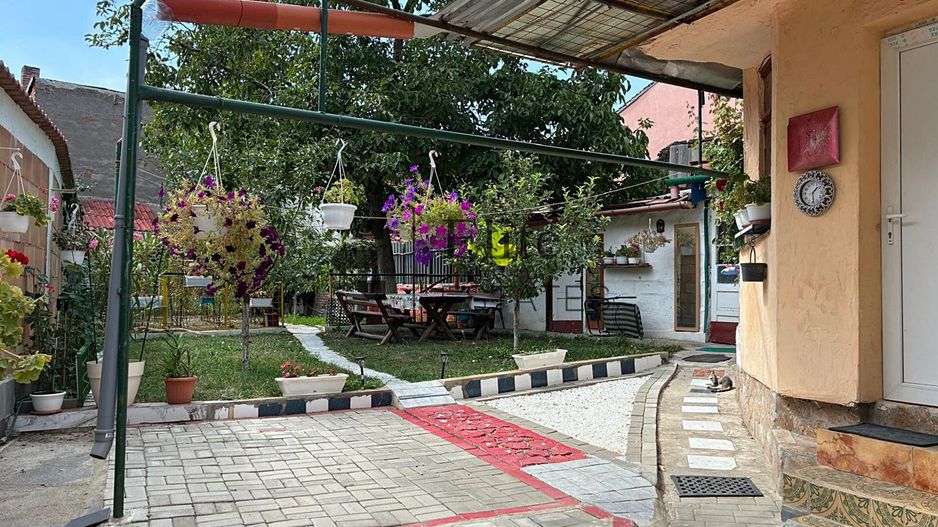 Casa de vanzare cu 411 mp teren ultracentral in Oradea - Poză 1