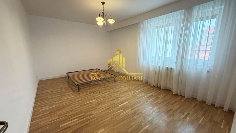 Casa, 6 camere, ultrafinisata, lux, curte, garaj, Andrei Muresanu - Poză 11