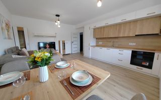 Închiriere apartament 3 camere - Poză 1