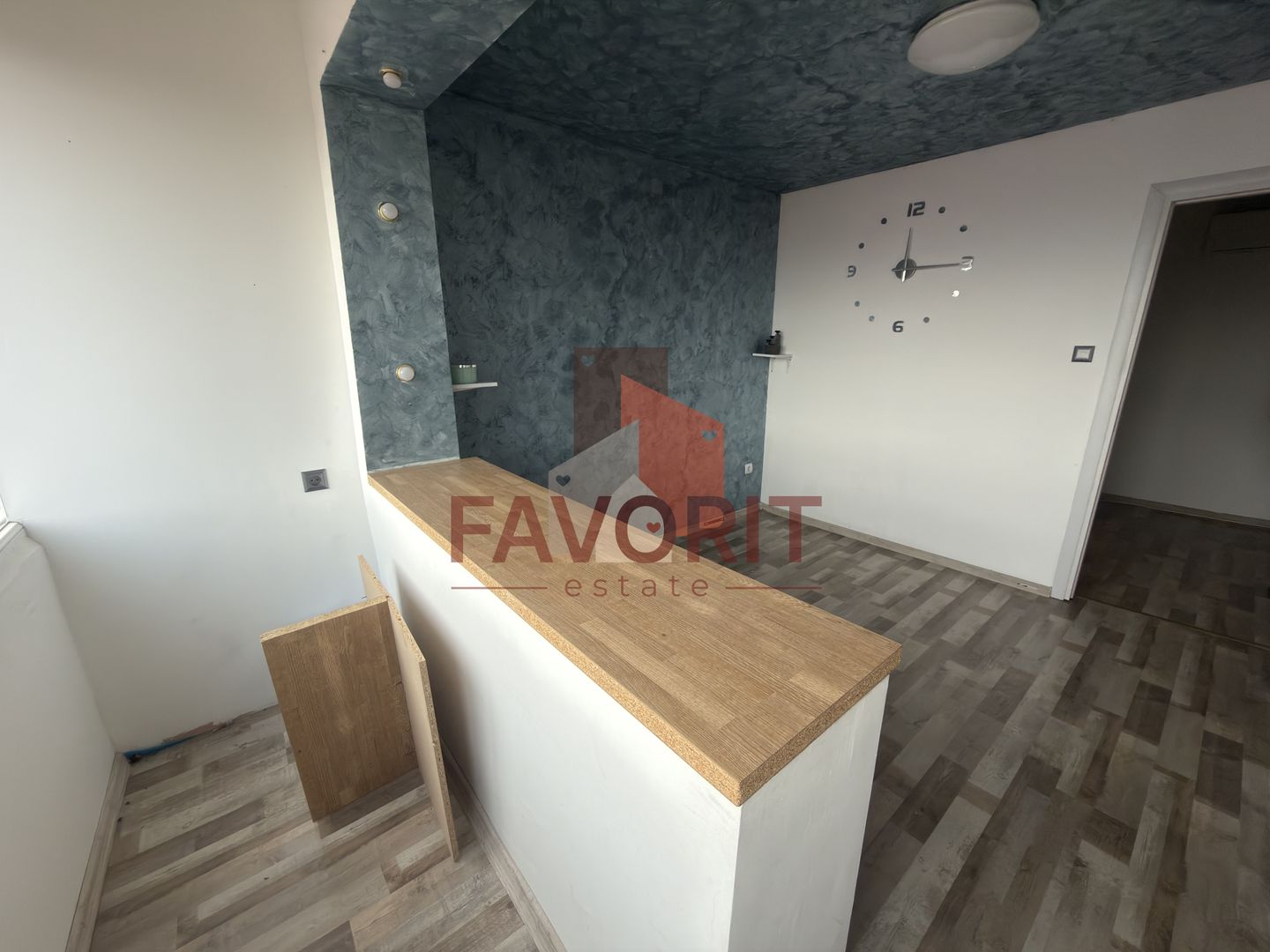 Etaj intermediar. Bloc izolat. Bucatarie inchisa - Poză 2