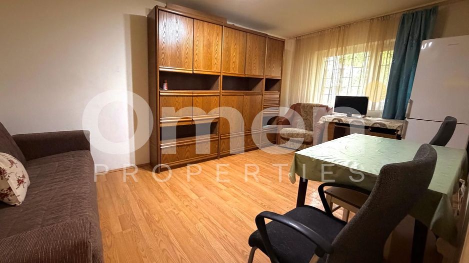 Garsoniera de vanzare, 28 mp, la parter inalt, zona bld. Bucuresti - Poză 1