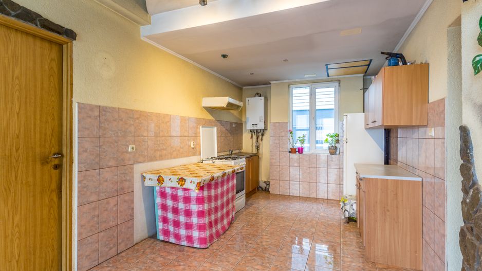 Casă / Vilă cu 3 camere de vânzare în zona Iris - Poză 1