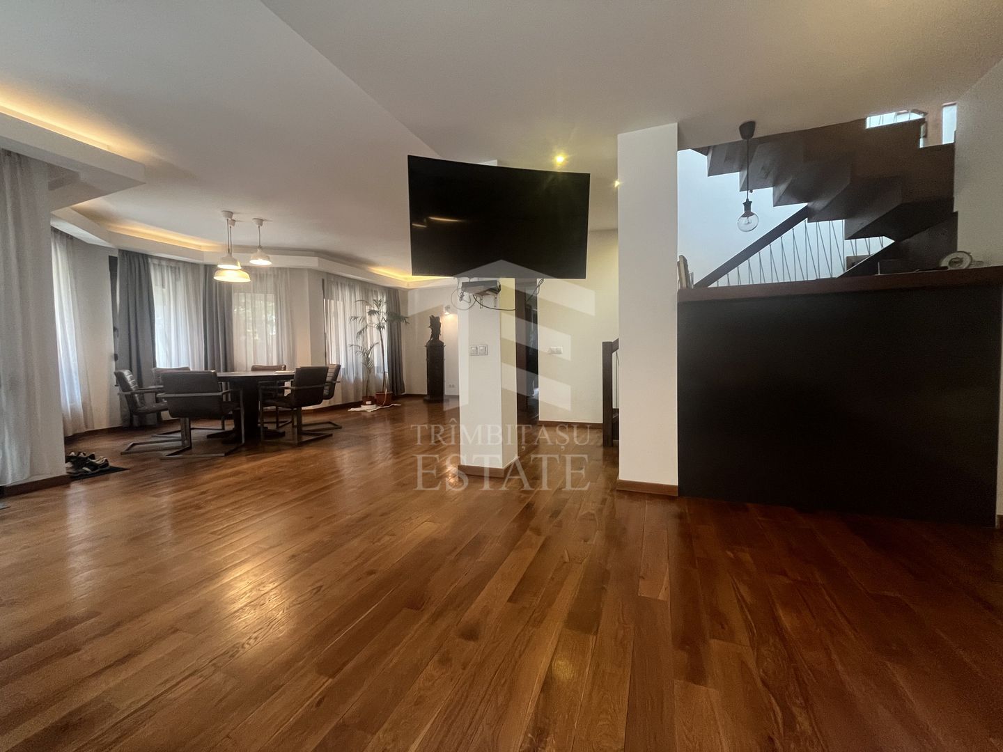 ANDRONACHE | Vila 4 Camere | Garaj  | Curte Verde | Ciubar & BBQ - Poză 9