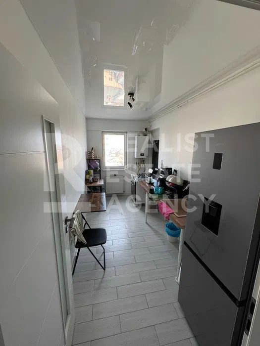 Vânzare, apartament cu 3 camere în zona Militari Residence - Poză 2