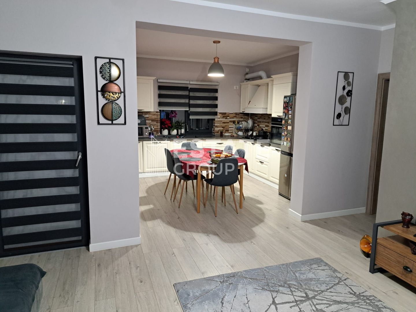 Duplex cu 5 camere despartit prin garaj in Dumbravita - Poză 2