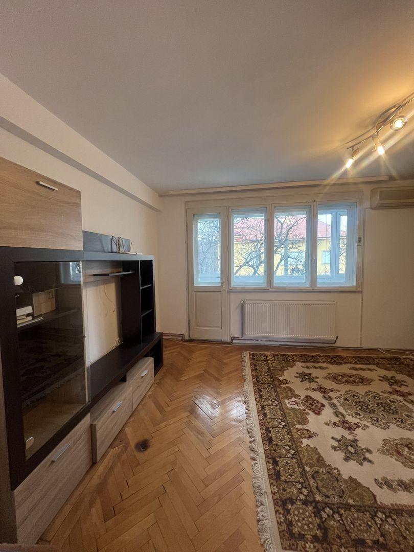 Apartament 3 camere  Central - Poză 1