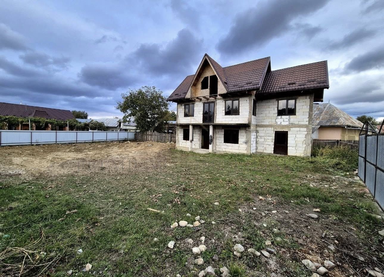 Casa de vanzare la 7 km de Onești - Casin - Poză 1