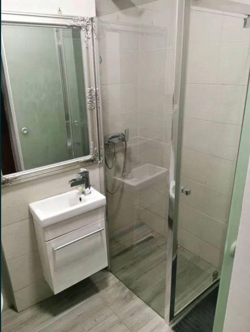 GARSONIERA BUCATARIE INCHISA, BLOC NOU, MOBILAT/UTILAT MODERN, CURAT - Poză 5