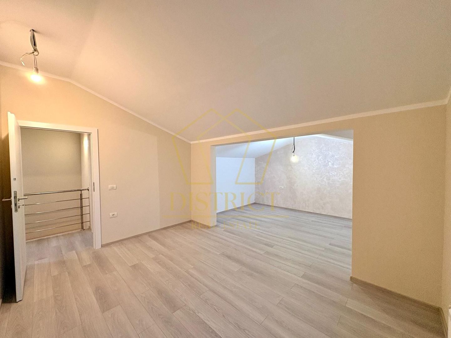 Duplex cu 4 camere si bucătărie închisă | Mosnita Veche - Poză 7