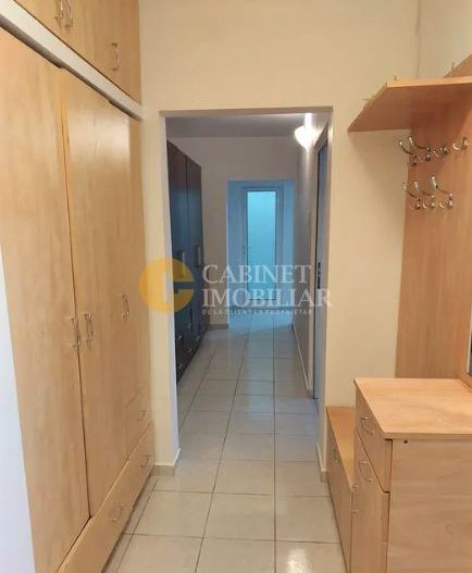 Etaj intermediar, 3 camere decomandat zona Alexandru cel Bun - Poză 3