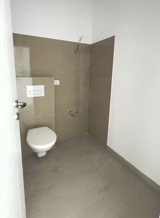 Apartament cu 3 camere, 2 bai, bloc nou et.2, Centru - Poză 5