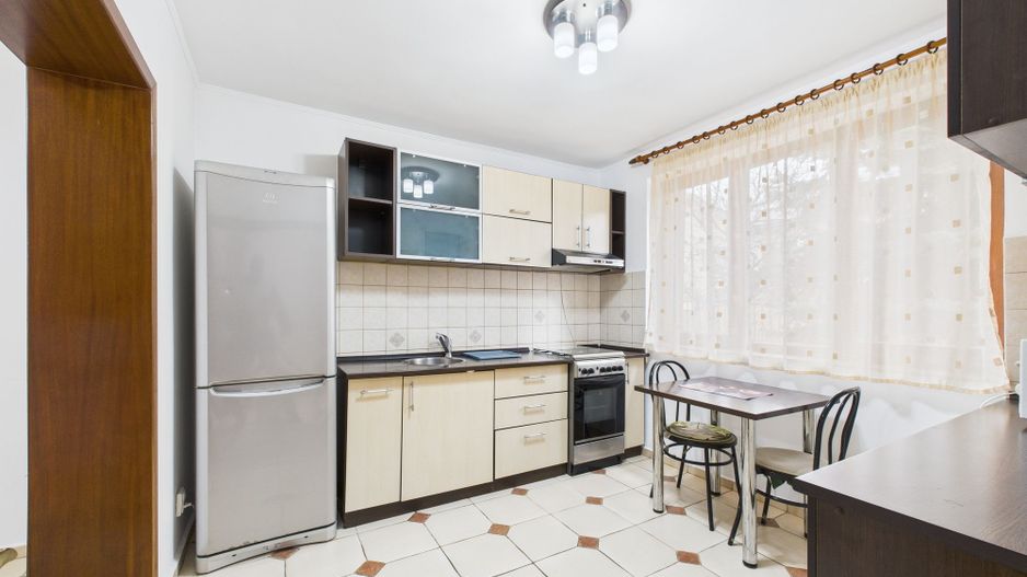 Casă spațioasă în Popești-Leordeni - Poză 14