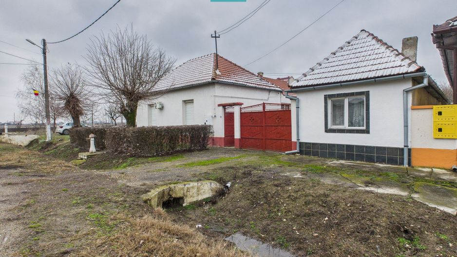 Casă cu 2 corpuri  și 5 camere în Livada - Poză 18