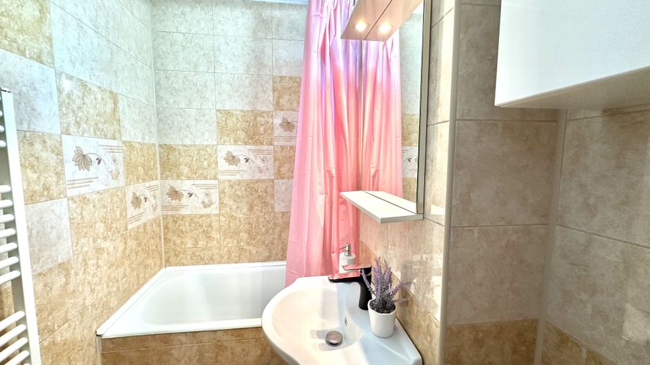 Vânzare apartament 3 camere mobilat,  parcare inclusă , Cartier Noua - Poză 16