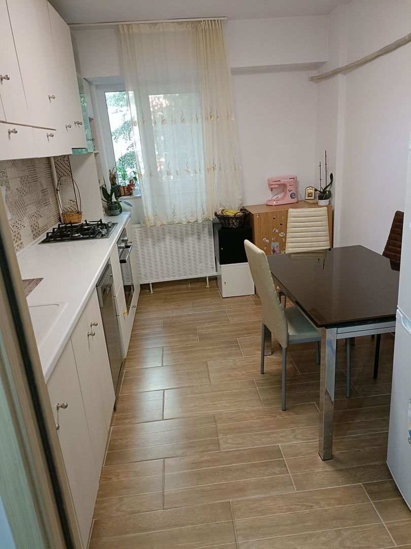 Apartament 3 camere de vanzare , et.2, 70 mp, renovat, zona Panduri - Poză 1