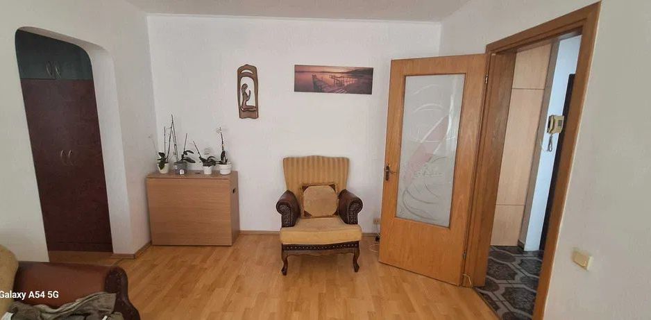 APARTAMENT LUMINOS SI SPATIOS METROU IANCULUI COMISION 0 - Poză 1