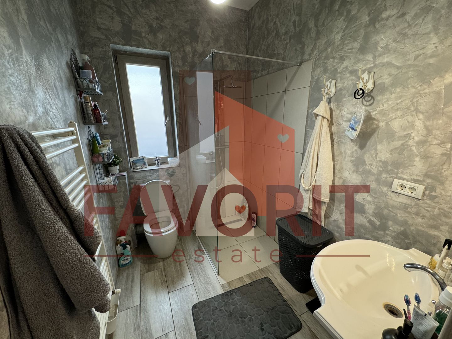 Mobilat si utilat. Pozitie excelenta. Villa construita in 2017 - Poză 11