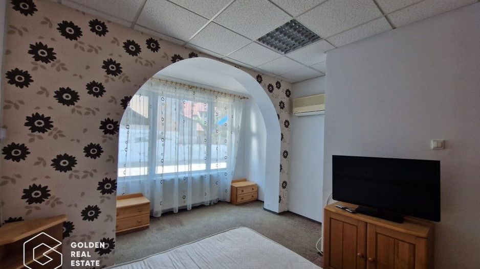 Casa 3 camere, mobilata, zona centrala, loc de parcare in curte - Poză 3