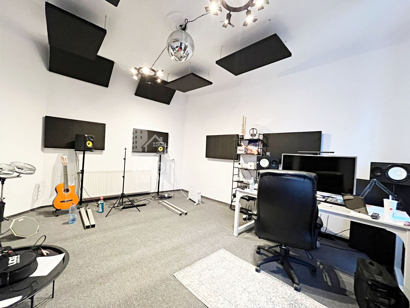 Spatiu de inchiriat central in zona Decebal, Oradea - Poză 1