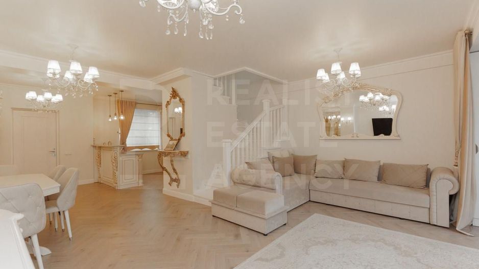 Chirie, casă, 4 camere, strada Melestiu, Centru - Poză 1