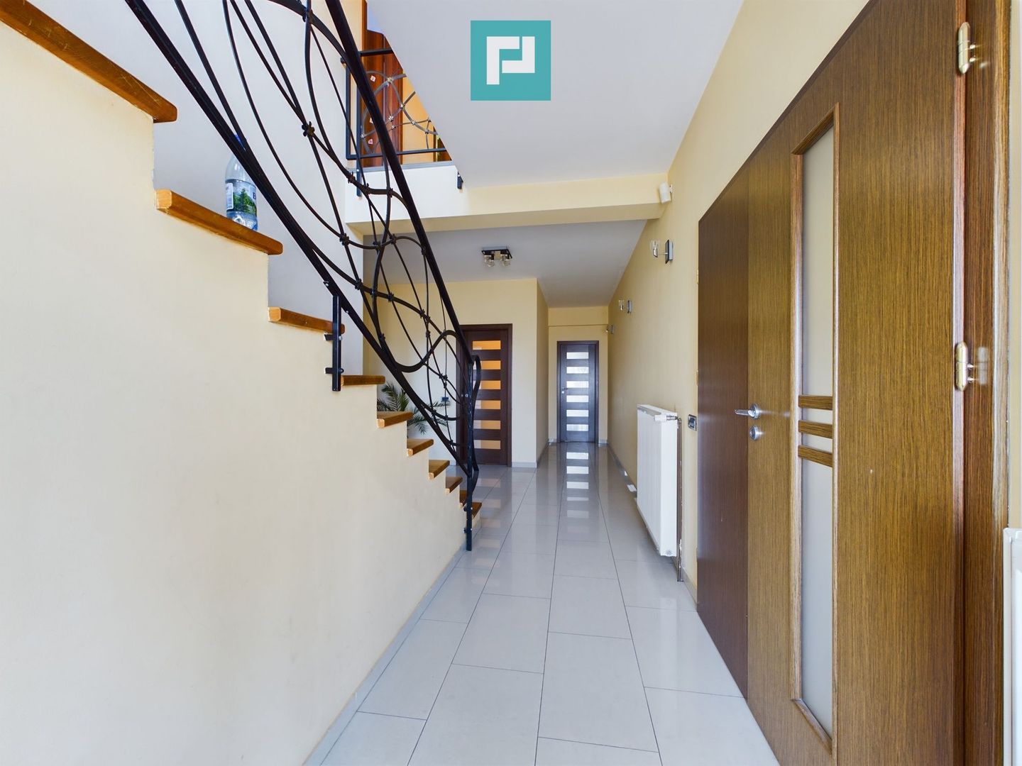 Vilă spațioasă cu 8 camere, Grădiște - Poză 22