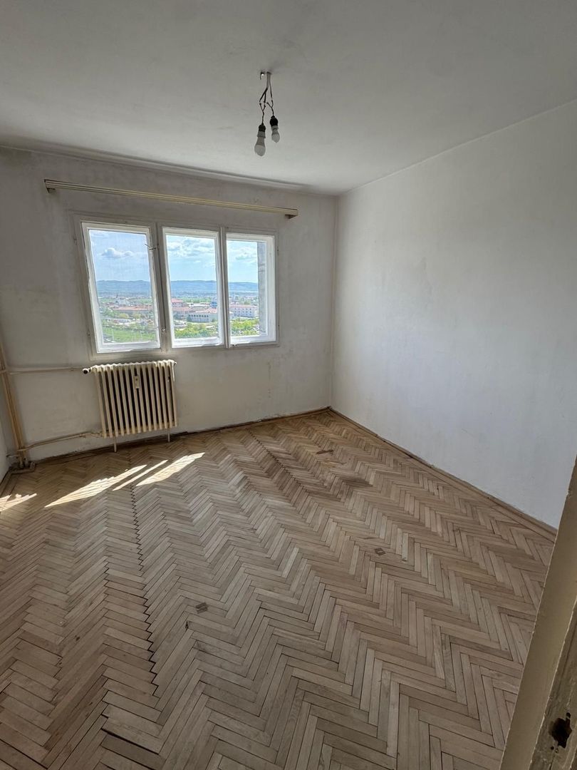 vand apartament 3 camere, zona Splai Mihai Viteazul , etaj superior - Poză 1