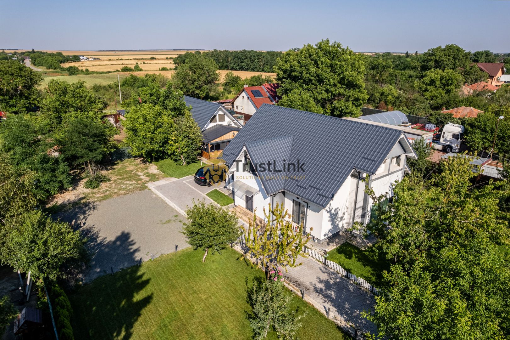 Casă premium teren 3.000 mp, livadă și zonă BBQ – Frumusani - Poză 9