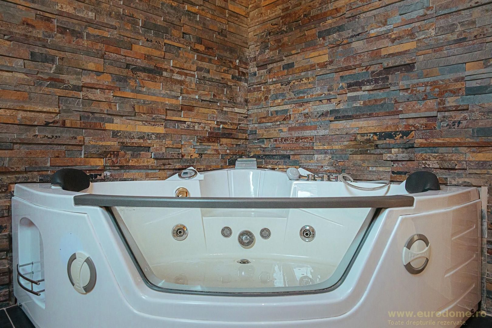 Casă nouă, intrare Stupini - Poză 23