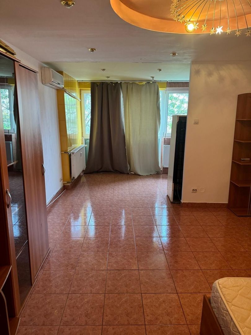 Garsoniera zona Basarabiei - str. Bucovina - Poză 1