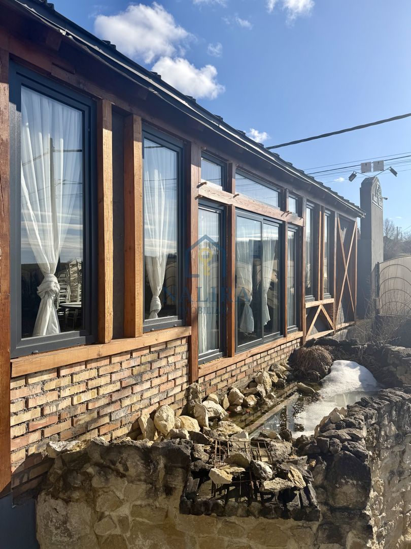 Proprietate unică de vânzare – piscină, restaurant, terasă - Poză 4