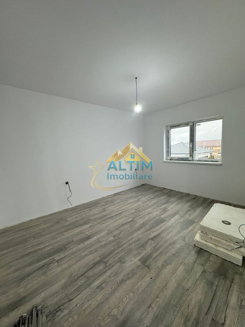 De vânzare - Casă cu 4 camere în cartier Izvor - Poză 8