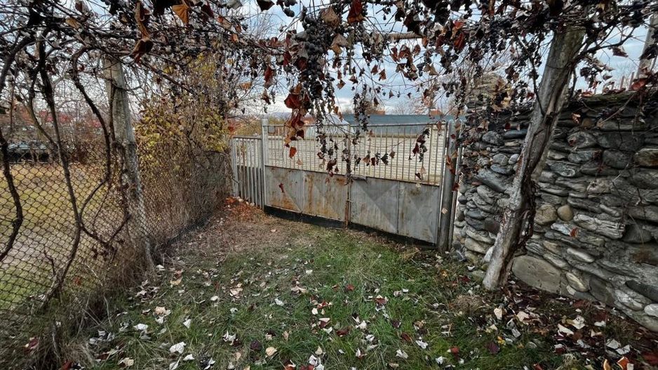Casă + teren generos de vânzare în Strâmba Jiu - Poză 8