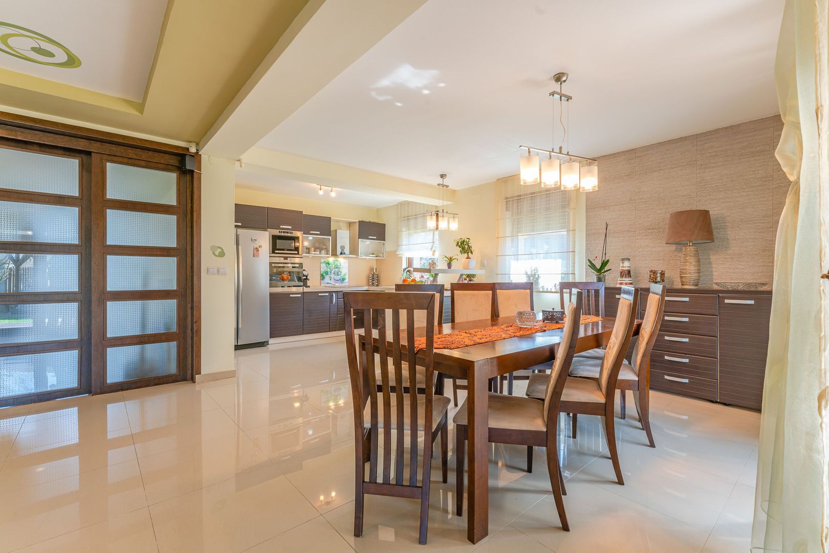 Casa Sacele amplasata in vecinatatea padurii cu pompa de caldura - Poză 6